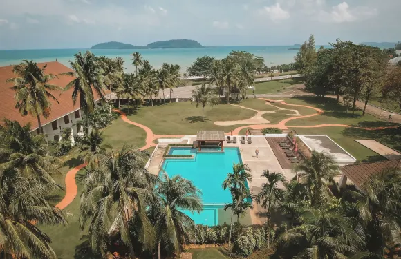 新式青蓬海灘度假村和高爾夫球場