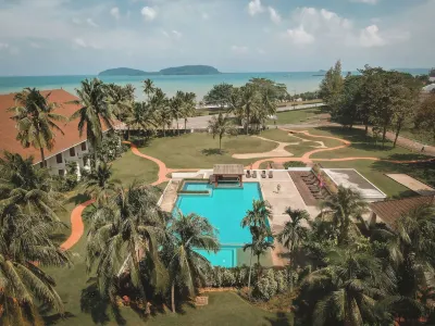 The Nouveau Chumphon Beach Resort and Golf Hotel dekat Wat Sam Kaeo