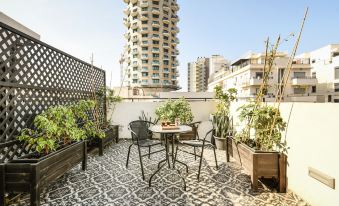 Silicate - by Loginn Tel-Avivian Hotels