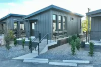 Charming cabin with full RV resort access incl, WiFi in welcoming South Weber
