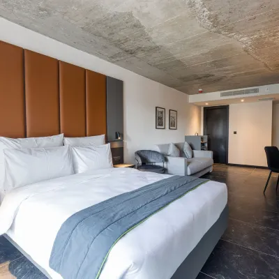 The Londoner Hotel St. Julian's Отели рядом с достопримечательностью «Набережная Тауэр-Роуд»