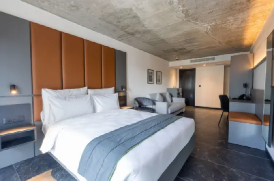 倫敦人酒店聖朱利安斯 鄰近Preluna Beach Club的酒店