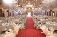 Phu Long Tam Ky Hotel & Restaurant Hotels in Núi Thành