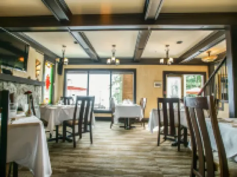 Bonniebrook Lodge Hotels in Sunshine Coast