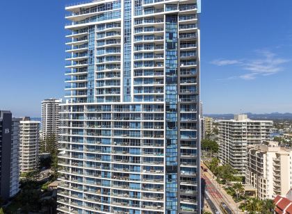 アーティーク サーファーズ パラダイス