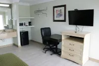 Deluxe Inn Motel