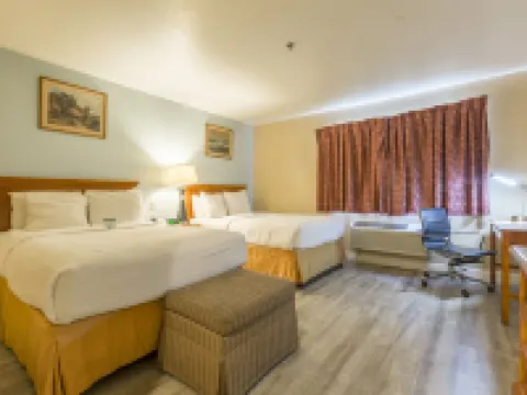 เชอร์รี่ ออร์ชาร์ด อินน์ โรงแรมในซันนีเวล