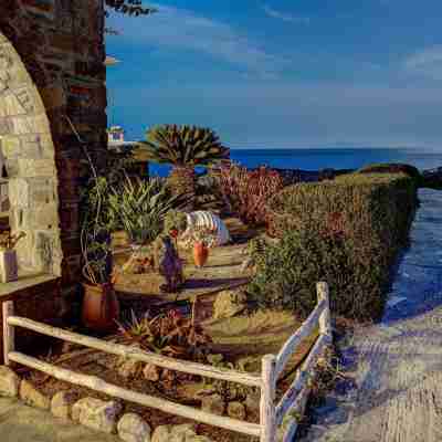 Martineli Residence - A Beachfront Estate Hotel Exterior