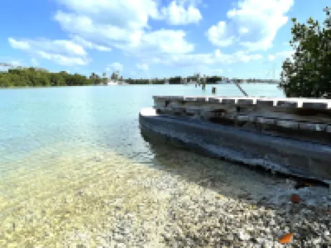 โฟล๊ตติ้งซีโคฟ รีสอร์ทแอนด์มารีน่า