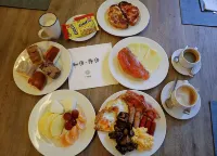 Yomo Mola Park - breakfast