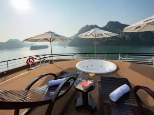Scarlet Pearl Cruises - Wonder on Lan Ha Bay