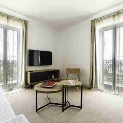 Port Plaza Apartments Rooms