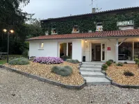 Logis Hotel le Petit Casset Hotels in Saint-Maurice-de-Beynost