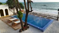 Coco Beach Hotel - Bed and Breakfasts