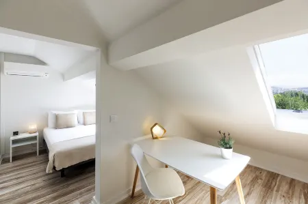 Jr Studios & Suites Отели рядом с достопримечательностью «Baroque Library - University of Coimbra»