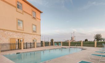 La Quinta Inn & Suites by Wyndham Waxahachie