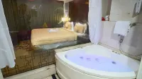 SkyCity Hotel Gurgaon - Hot Tub