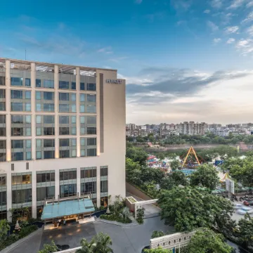 Hyatt Ahmedabad Отели рядом с достопримечательностью «Торговый центр Alpha One»