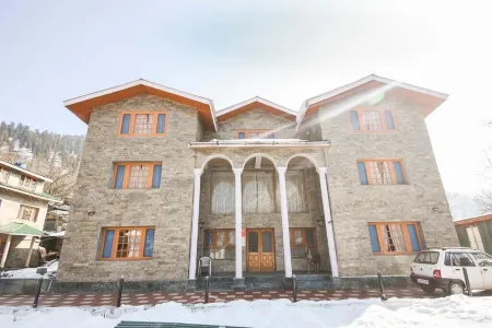 Hotel Abshar Отели рядом с достопримечательностью «Бетаэб Вэлли»