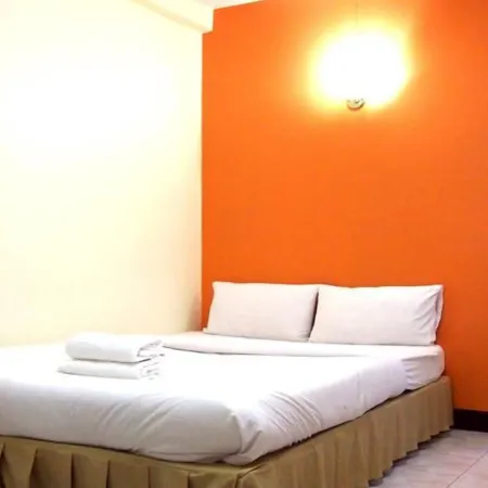 Living Apartment Отели рядом с достопримечательностью «Башня Sunee»