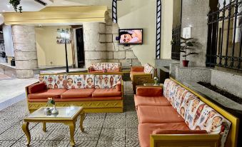Gaddis Hotel, Suites and Apartments