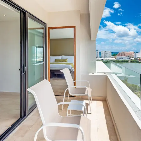 InterContinental Hotels PRESIDENTE CANCUN RESORT by IHG