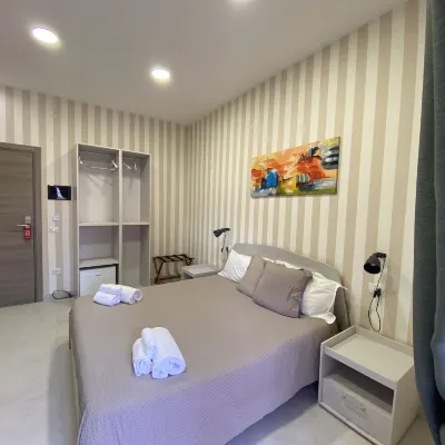 B&B Bovio Square XIV Отели рядом с достопримечательностью «Порт Моло-Беверелло»