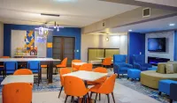 La Quinta Inn & Suites by Wyndham Fayetteville I-95 Hotels in Cumberland County