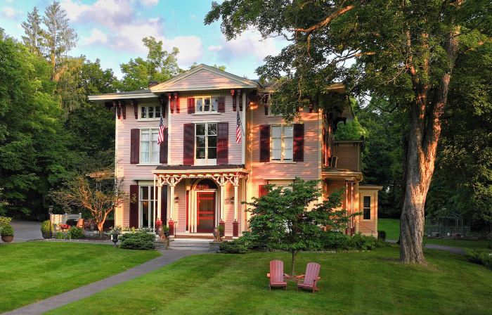 Landmark Inn