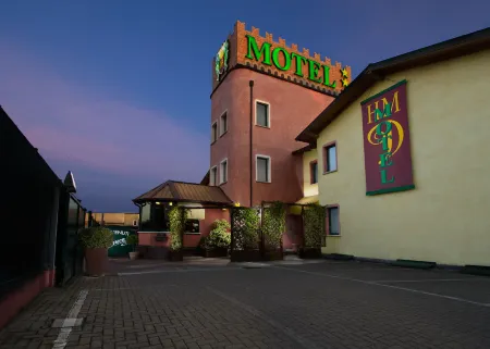 Hotel Motel Del Duca Отели в г. Дорно