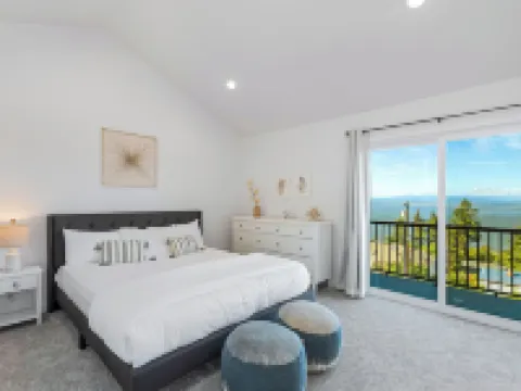 Peaceful Island Getaway, Port Susan Views with BBQ & Playroom Hotels in Camano