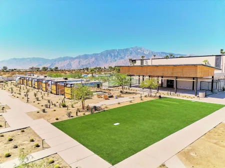 Acres Landing Отели рядом с достопримечательностью «Ту Банч Палмс Элементари Скул»