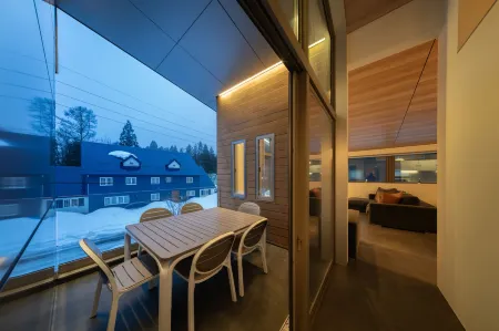 Eminence by the Hakuba Collection