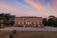 Château de Tauzies, the Originals Relais فنادق في Brens