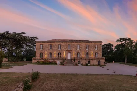 Château de Tauzies, the Originals Relais Отели в г. Сестероль