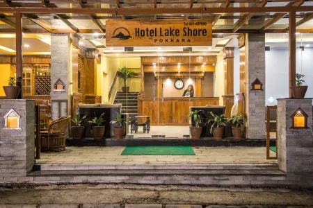 Hotel Lake Shore Отели рядом с достопримечательностью «Devi’s Fall Pokhara»