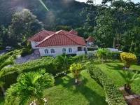 Tropical Lagoon Resort Отели в г. 