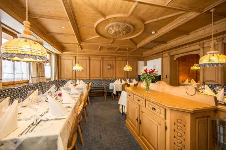 Hotel Cresta Отели в г. Замнаун