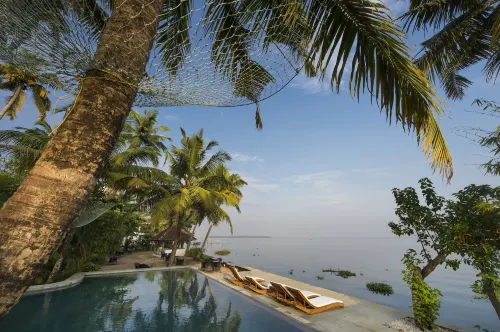 Purity at Lake Vembanad - badewanne