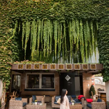 Krone Eat Drink Stay