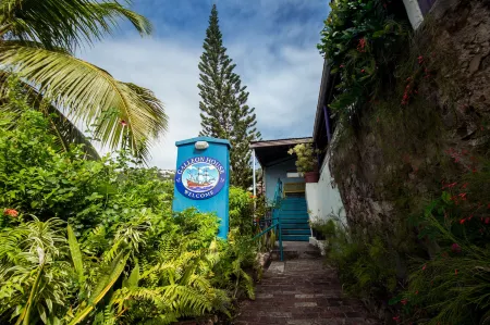 Galleon House Hotel Отели рядом с достопримечательностью «Форт Крисчен»