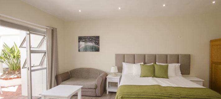 Small Bay Guest House Hotels in Bloubergstrand