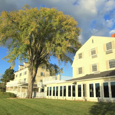The Breakwater Inn & Spa
