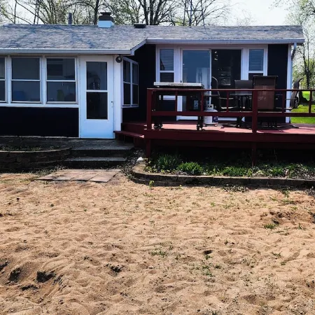 Cozy cabin on Little McDonald with amazing walk out beach!