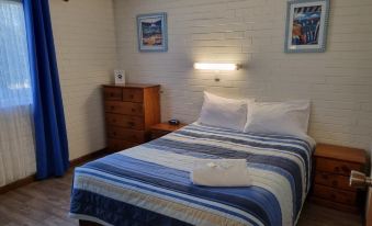 Emu Beach Chalets