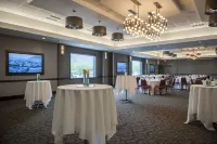 Delta Hotels by Marriott Kamloops Отели в г. Камлопс