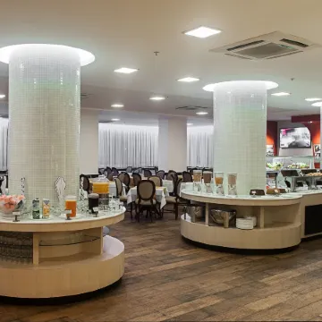 Normandy Hotel Отели рядом с достопримечательностью «Арена «Питанги»»
