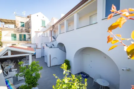 Relais Kaora Guesthouse Отели рядом со станцией S. Agnello