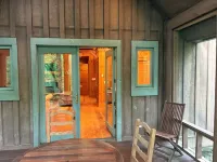 Ruby - A Lovely Cottage in the Woods with Mountain Scenery