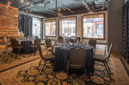 The Village at Palisades Tahoe Отели рядом с достопримечательностью «Squaw Valley Ski Area»